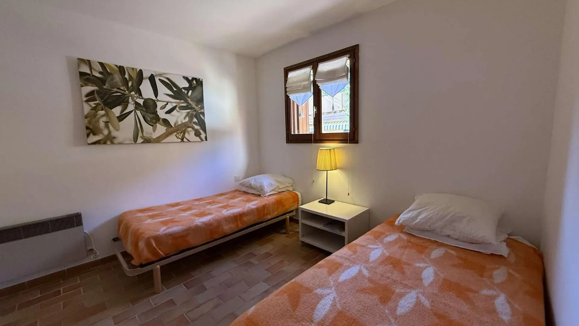 T2 En Rez De Jardin , Proche Plage De St Clair Et Commerces Le Lavandou Francie