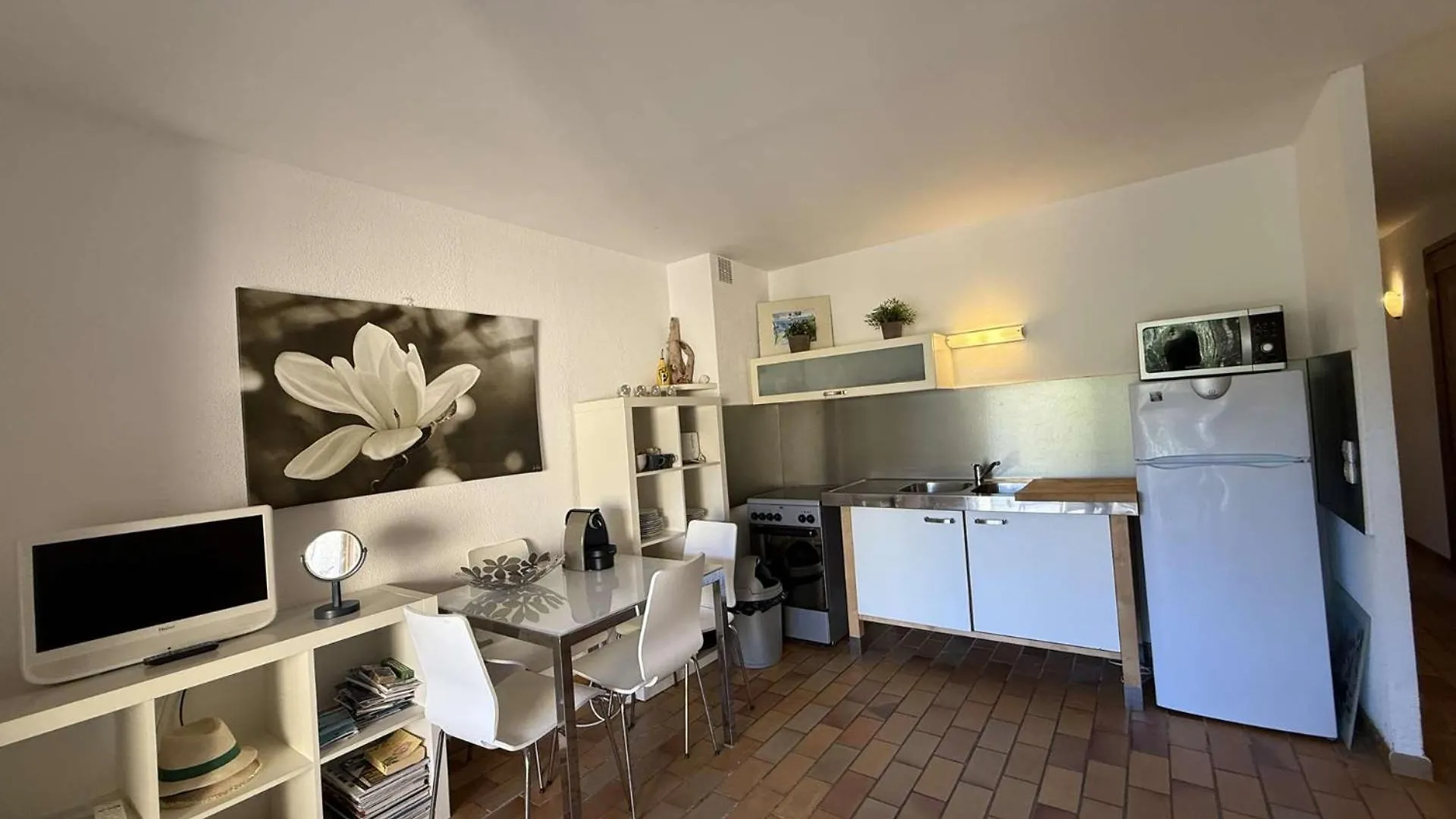 T2 En Rez De Jardin , Proche Plage De St Clair Et Commerces Le Lavandou